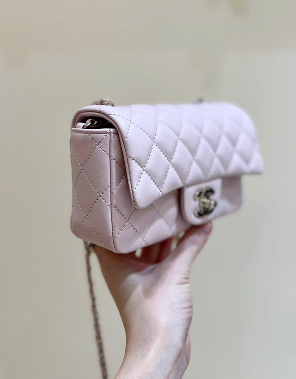 Borsa a patta CC 24K Mini 18 cm in pelle di agnello rosa chiaro con finiture dorate