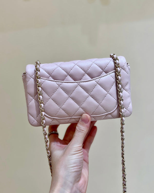 Borsa a patta CC 24K Mini 18 cm in pelle di agnello rosa chiaro con finiture dorate