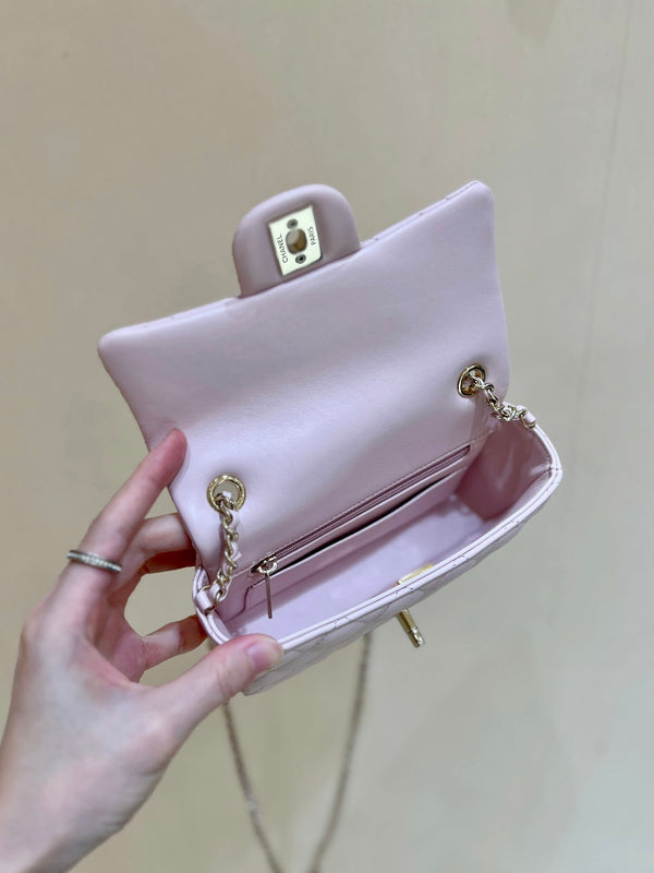 Borsa a patta CC 24K Mini 18 cm in pelle di agnello rosa chiaro con finiture dorate