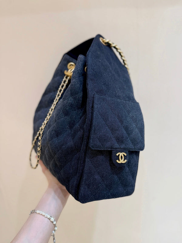 Sac à main CC 25 40 en jean bleu foncé avec détails dorés