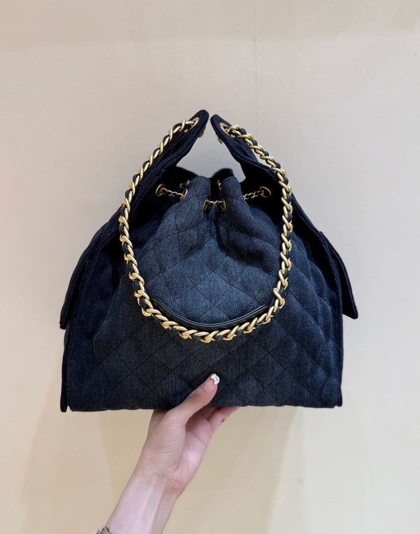 Sac à main CC 25 40 en jean bleu foncé avec détails dorés
