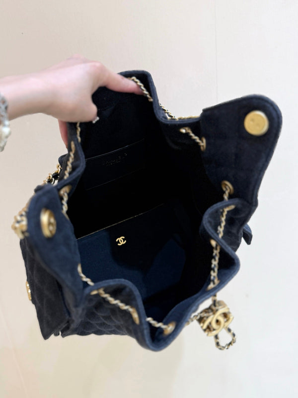 Sac à main CC 25 40 en jean bleu foncé avec détails dorés