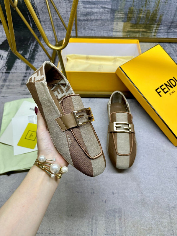 MOCASSINI FENDI BAGUETTE IN TELA BEIGE MIX MARRONE CON FERRAMENTA ORO