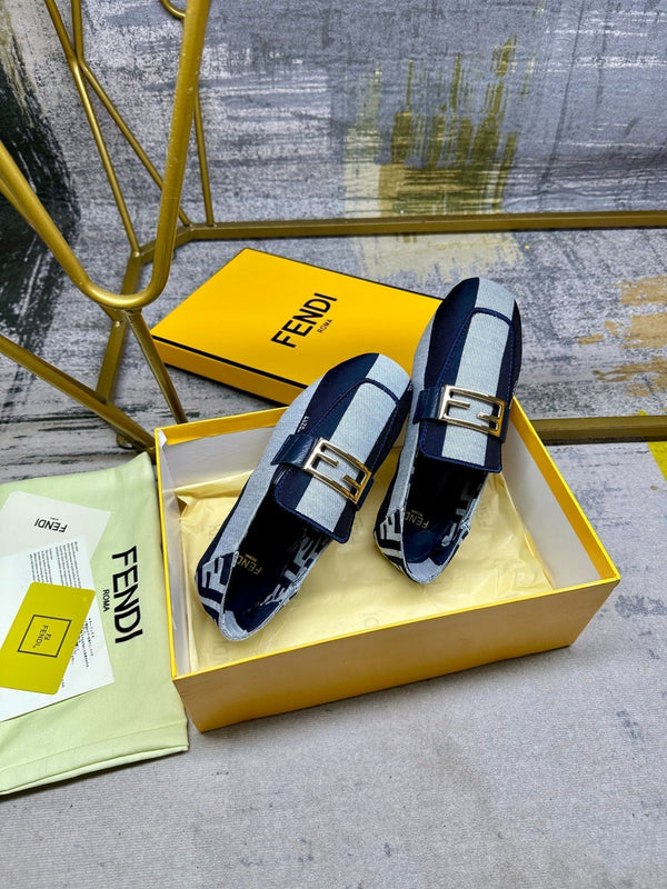 MOCASSINI FENDI BAGUETTE IN TELA BLU NAVY E BIANCO CON FERRAMENTA ORO