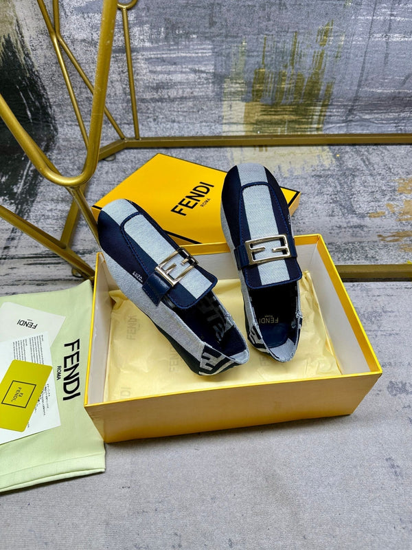 MOCASSINI FENDI BAGUETTE IN TELA BLU NAVY E BIANCO CON FERRAMENTA ORO