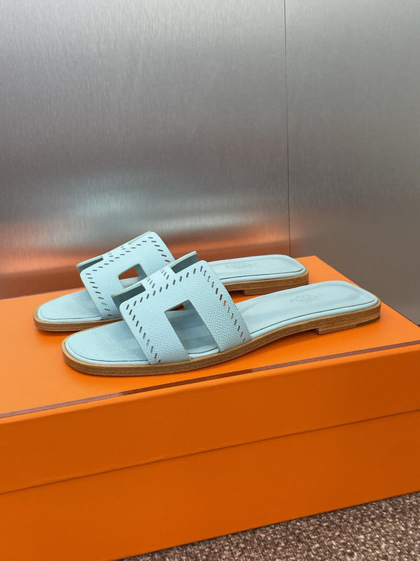 Sandalo HM 25 Oran in pelle Epsom perforata blu nuvola