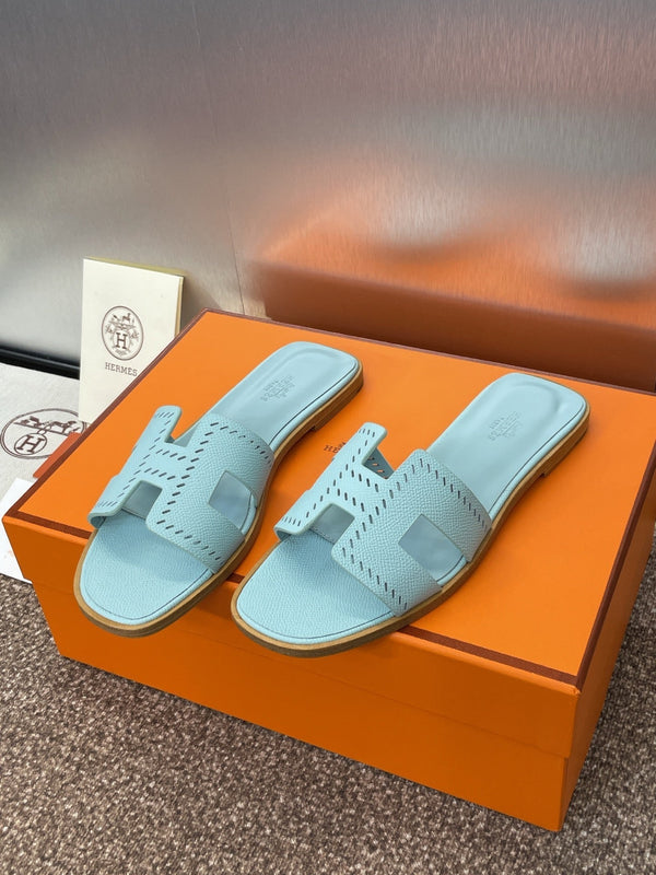 Sandalo HM 25 Oran in pelle Epsom perforata blu nuvola