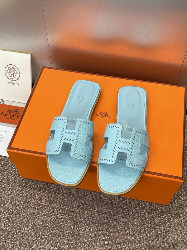 Sandalo HM 25 Oran in pelle Epsom perforata blu nuvola