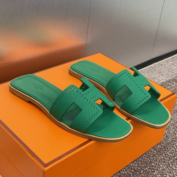Sandalo HM 25 Oran in pelle Epsom perforata verde scuro