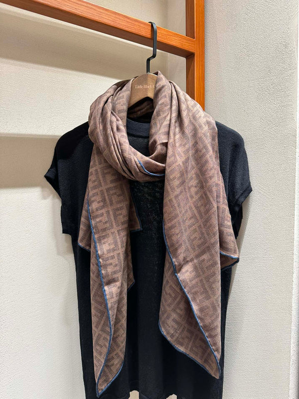 ÉCHARPE FF DE 185 CM EN SOIE ET LAINE BRUN CAFÉ AVEC BORDURE BLEUE 413672