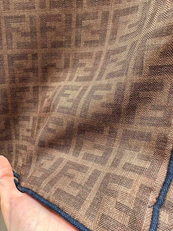 ÉCHARPE FF DE 185 CM EN SOIE ET LAINE BRUN CAFÉ AVEC BORDURE BLEUE 413672