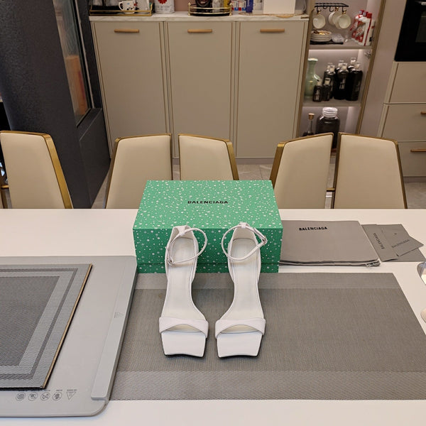 OPEN-TOE CURVED HIGH HEEL SANDALS IN WHITE SMOOTH CALFSKIN