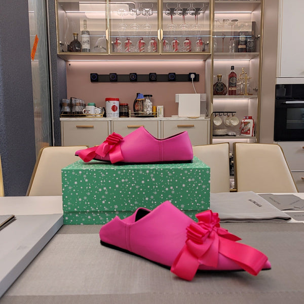 SCARPE BASSE A PUNTA CON FIOCCO IN MORBIDA PELLE DI AGNELLO ROSA SCURO