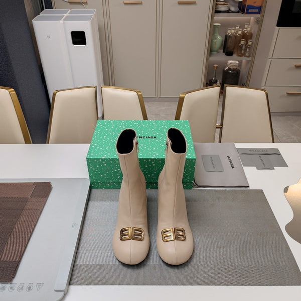 ROUND-TOE HIGH HEEL BOOTS IN BEIGE SMOOTH LAMBSKIN