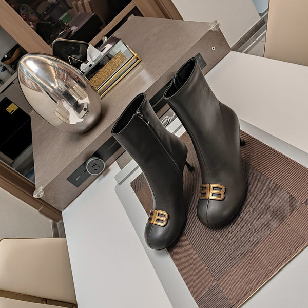 ROUND-TOE HIGH HEEL BOOTS IN BLACK SMOOTH LAMBSKIN