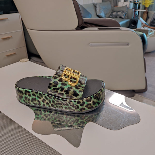 RISE SANDAL THICK-SOLED IN LIGHT GREEN LEOPARD PRINT CALFSKIN