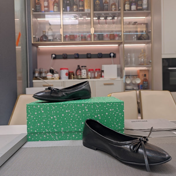 BALLERINE CON STRASS E FIOCCO IN PELLE DI MONTONE NERA CERA-OLIATA