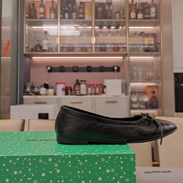 BALLERINE CON STRASS E FIOCCO IN PELLE DI MONTONE NERA CERA-OLIATA