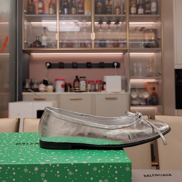 BALLERINE CON STRASS E FIOCCO IN PELLE DI MONTONE CERA-OLIO ARGENTO