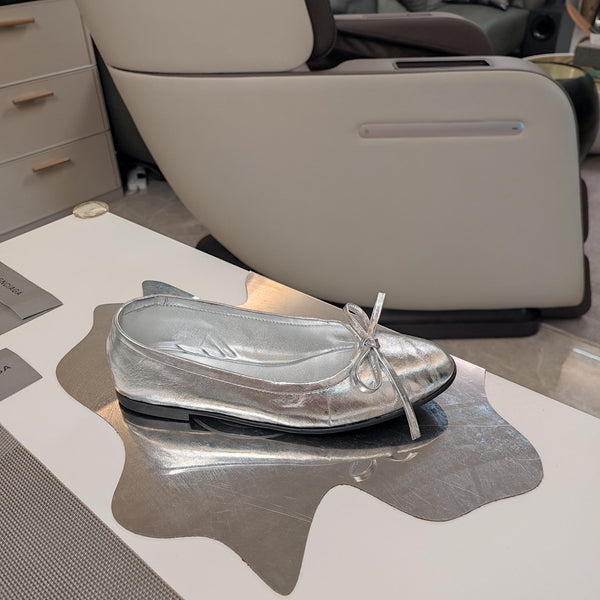 BALLERINE CON STRASS E FIOCCO IN PELLE DI MONTONE CERA-OLIO ARGENTO