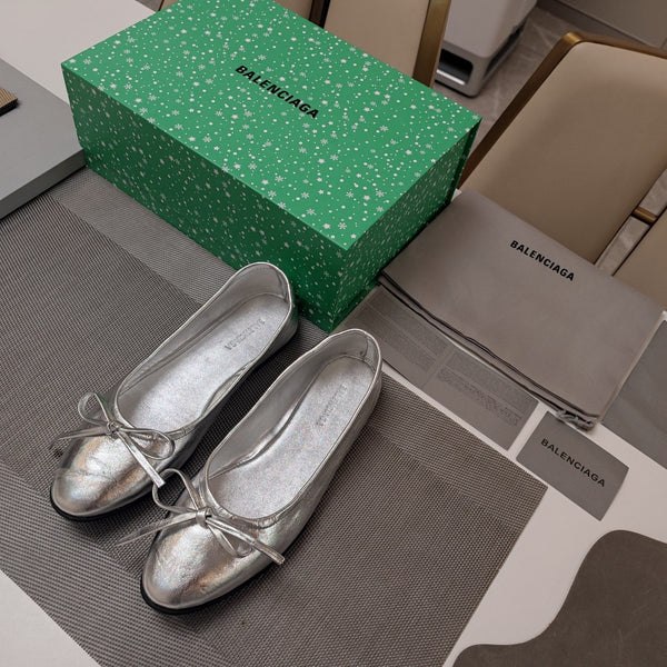 BALLERINE CON STRASS E FIOCCO IN PELLE DI MONTONE CERA-OLIO ARGENTO