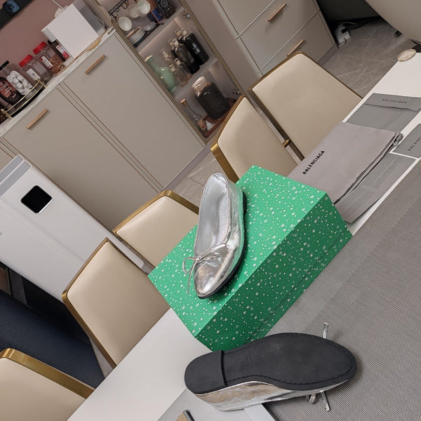 BALLERINE CON STRASS E FIOCCO IN PELLE DI MONTONE CERA-OLIO ARGENTO