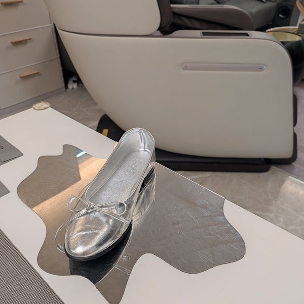 BALLERINE CON STRASS E FIOCCO IN PELLE DI MONTONE CERA-OLIO ARGENTO