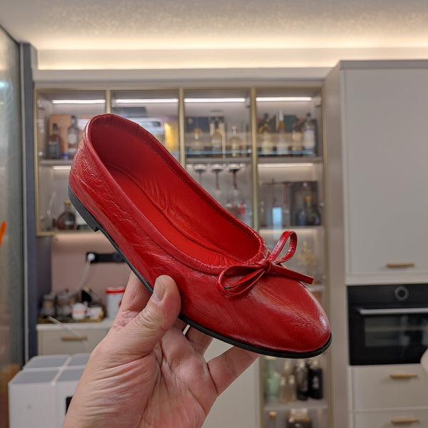 RHINESTONE BALLET FLATS WITH BOW IN RED WAX-OIL SHEEPSKIN