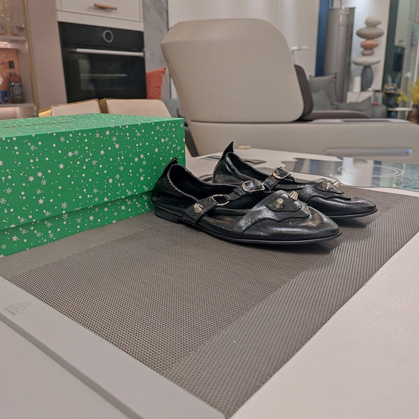 STUDDED MARY JANE FLATS IN BLACK SHINY LAMBSKIN