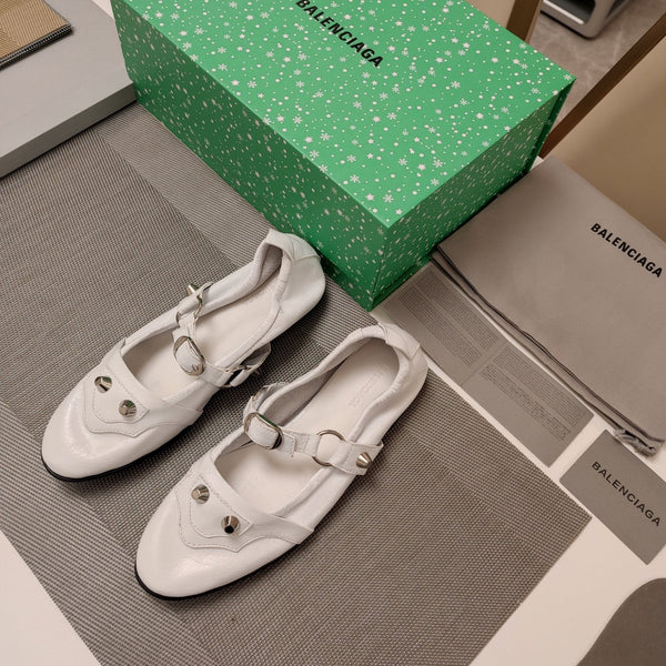 BALLERINE MARY JANE CON BORCHIE IN PELLE DI AGNELLO LUCIDA BIANCA