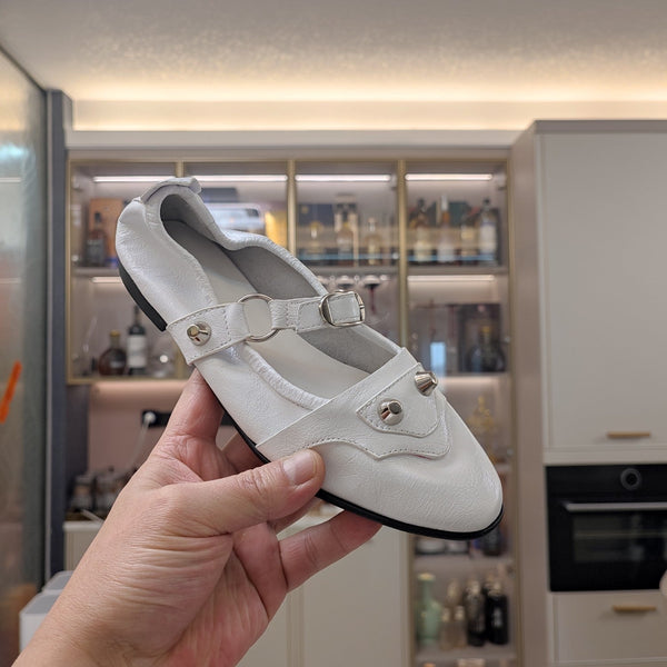 BALLERINE MARY JANE CON BORCHIE IN PELLE DI AGNELLO LUCIDA BIANCA