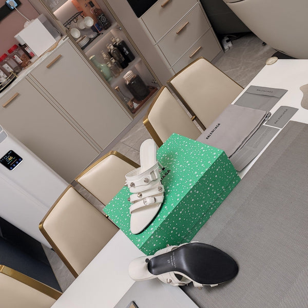 STRAPPY HIGH-HEELED SANDALS IN WHITE STUDDED WAX-OIL SHEEPSKIN