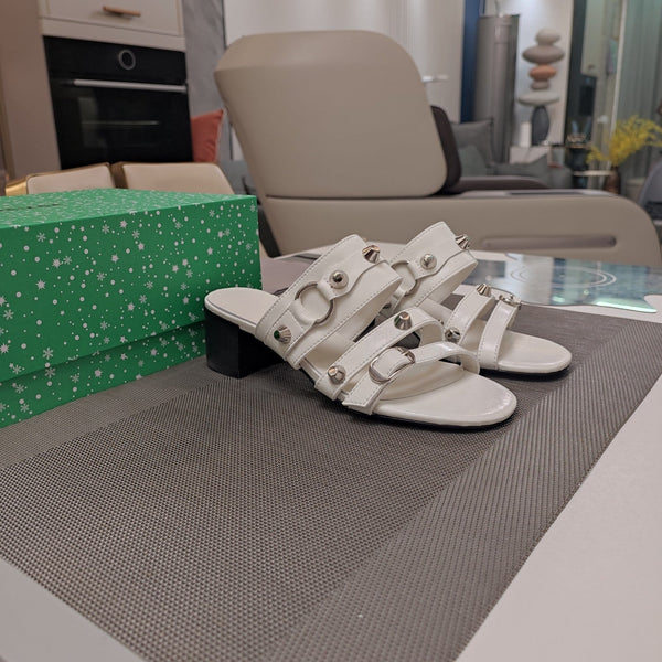 STRAPPY MEDIUM HEELED SANDALS IN WHITE STUDDED WAX-OIL SHEEPSKIN