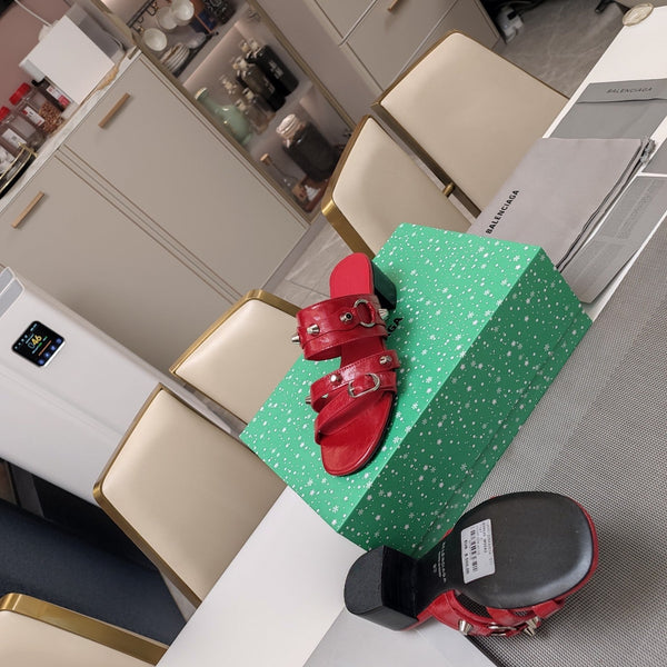 STRAPPY MEDIUM HEELED SANDALS IN RED STUDDED WAX-OIL SHEEPSKIN