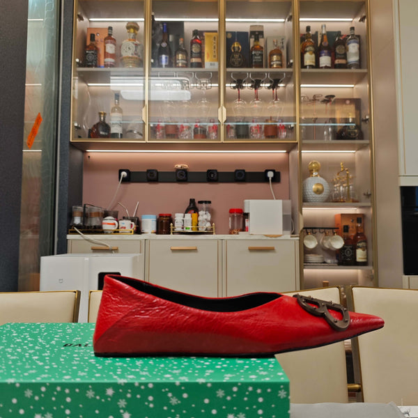 POINTED BALLET FLATS IN RED SHINY CRACKED SHEEPSKIN