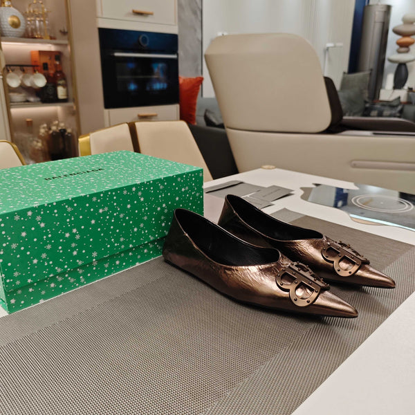 BALLERINE A PUNTA IN PELLE DI MONTONE SCREPOLATA LUCIDA COLOR CIOCCOLATO