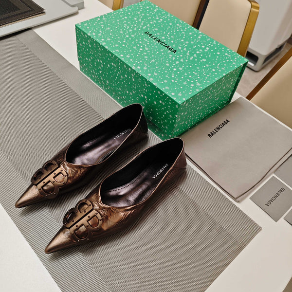 BALLERINE A PUNTA IN PELLE DI MONTONE SCREPOLATA LUCIDA COLOR CIOCCOLATO