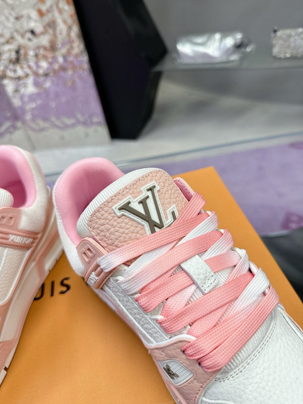 Sneaker LV Trainer in pelle di vacchetta rosa