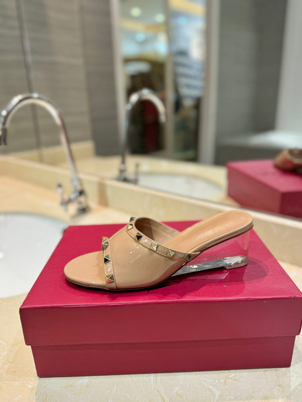 SANDALI ROCKSTUD MULE CON TACCO TRASPARENTE IN VITELLO MARRONE SABBIA