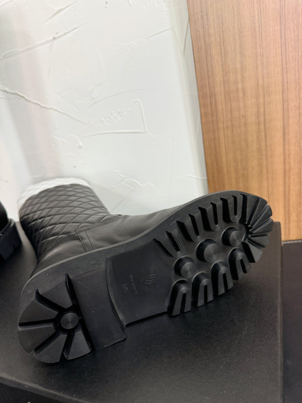 CC High Boots 40mm In Plain Black Mix White Quilted Calfskin 949750