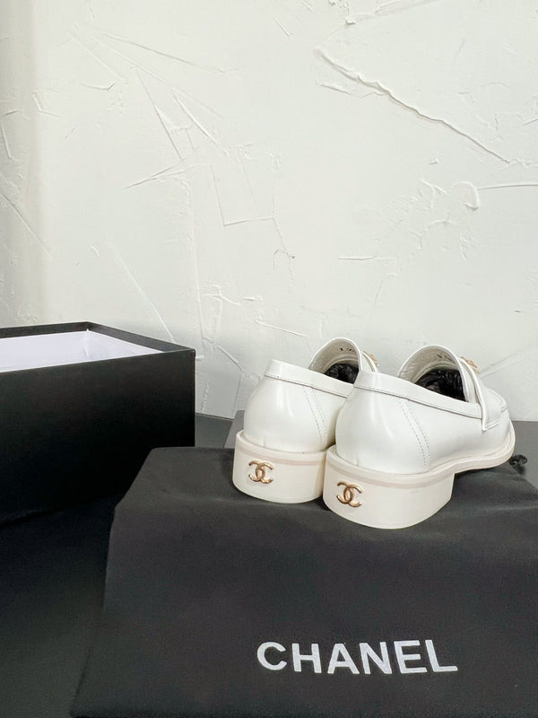 CC Moccasins Glossy White Calfskin 949656