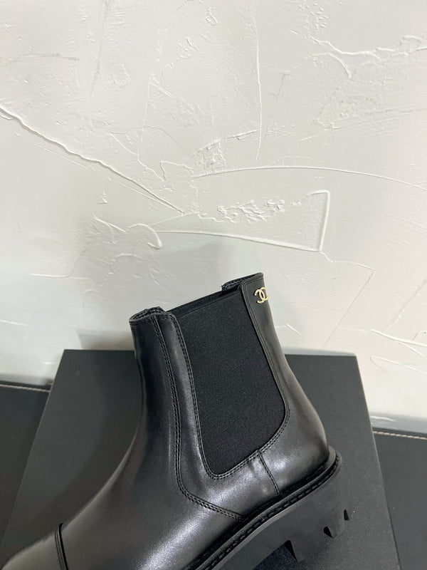 CC Chelsea Ankle Boots In Black Cowhide 949682