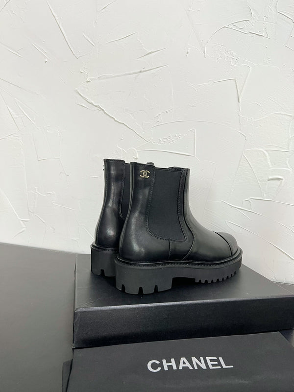 CC Chelsea Ankle Boots In Black Cowhide 949682