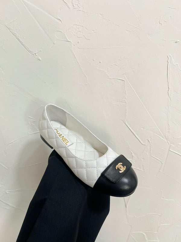 CC Ballet Flats In White Mix Black Quilted Lambskin 949711