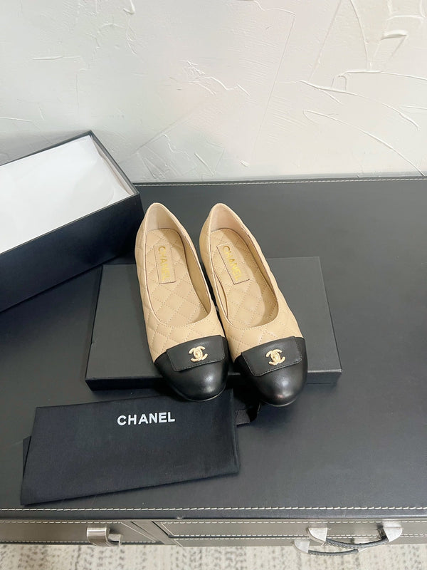 CC Ballet Flats In Beige Mix Black Quilted Lambskin 949713