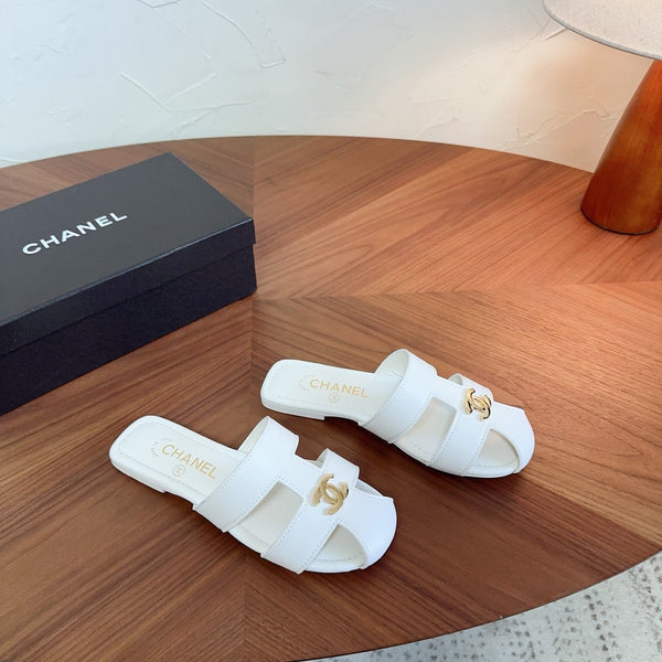 CC 26s Slipper White Lambskin 827260