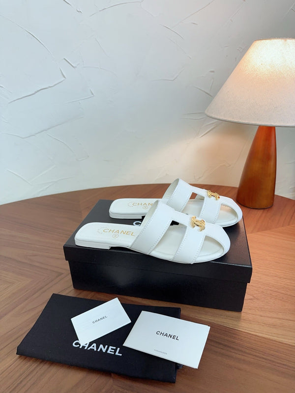 CC 26s Slipper White Lambskin 827260