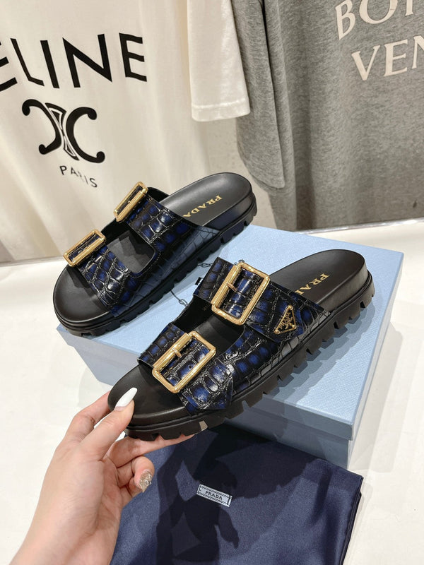 SANDALI CIABATTE CON CINTURINO E MOTIVO COCCODRILLO PRA IN PELLE DI VITELLO NERA E LAPIS