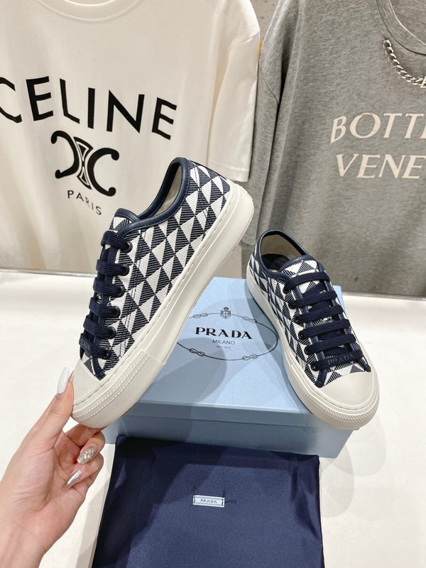 SNEAKERS IN COTONE STAMPATO PRA TELA TRIANGOLARE BIANCA E NERA