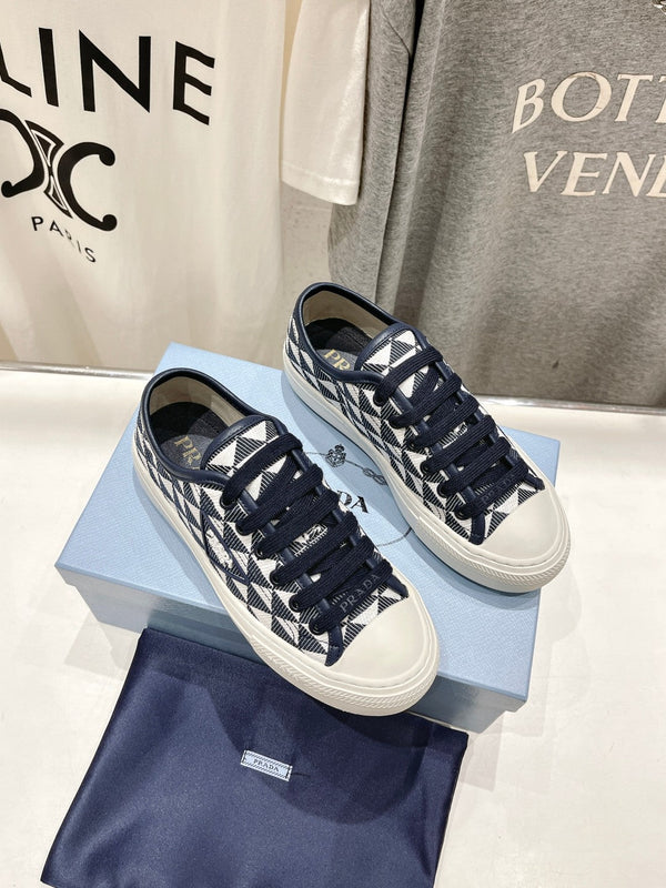 SNEAKERS IN COTONE STAMPATO PRA TELA TRIANGOLARE BIANCA E NERA